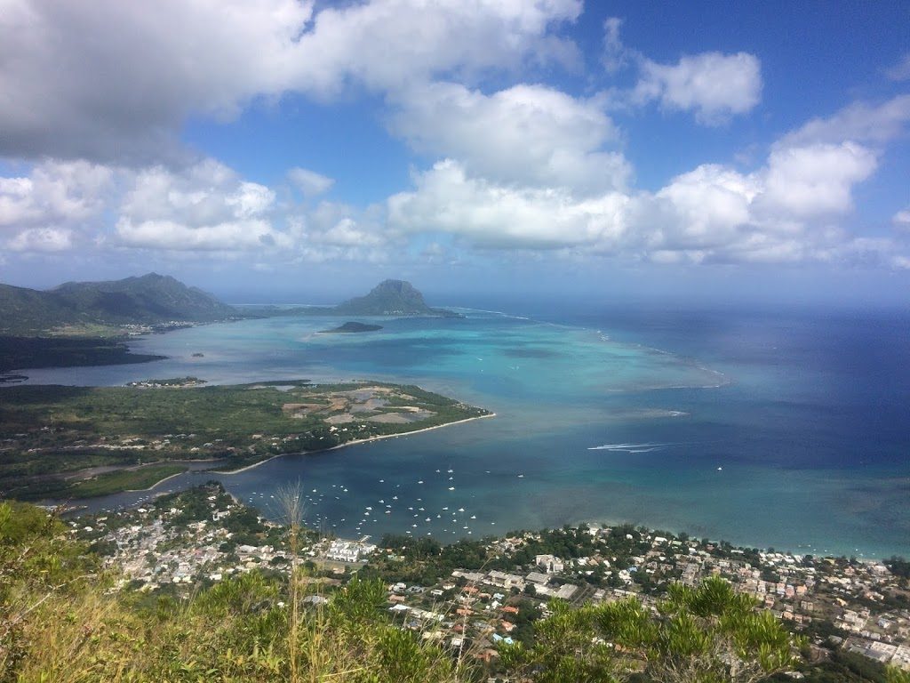 Black River w dole a dalej Le Morne Black River w dole a dalej Le Morne